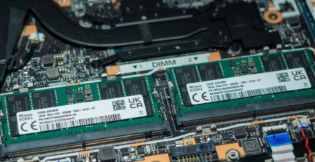 LPDDR5 versus DDR5 laptop RAM showing onboard low-power memory and a removable DDR5 SO-DIMM module